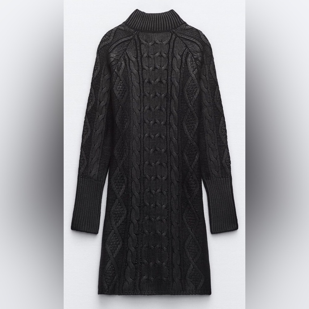 New with tag! Zara, long-sleeved dress metallic fabric detail. (Small size)